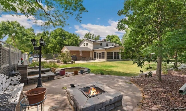 Building Photo - Welcome Home! Beautiful house in Littleton!