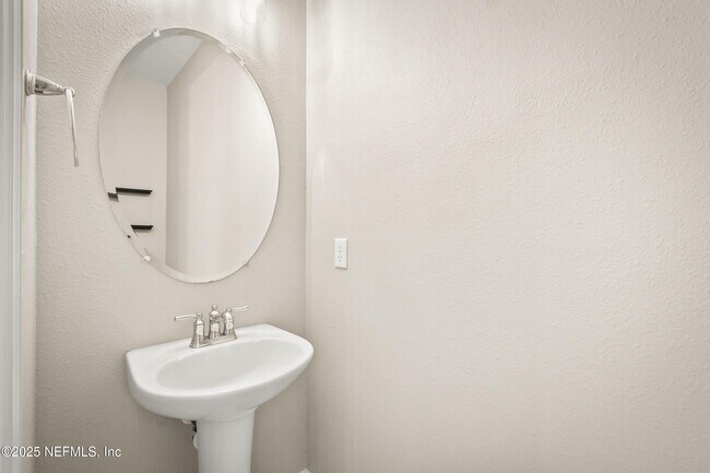 Building Photo - 99 Pondside Ln