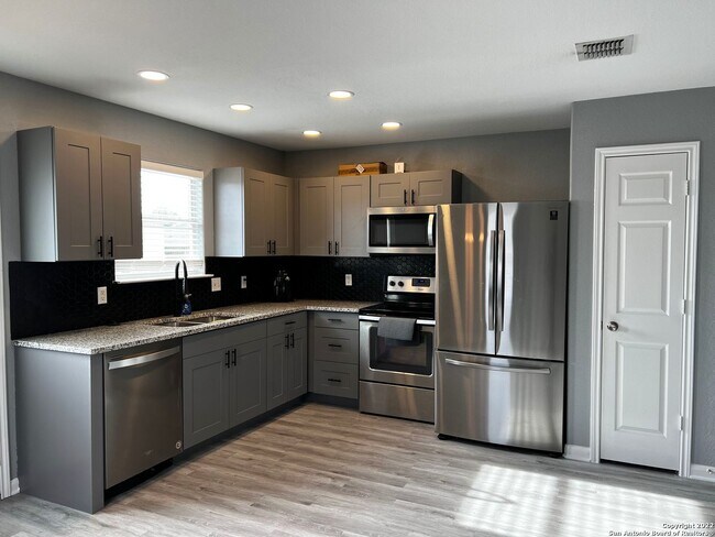 Building Photo - 5923 Fox Canyon