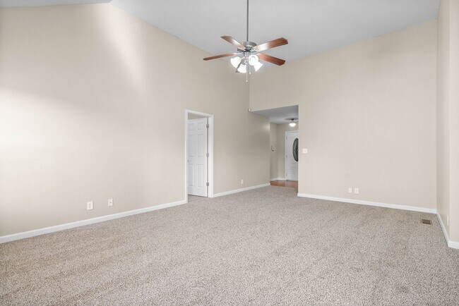 Building Photo - Pet Friendly Three Bedroom with Bonus!