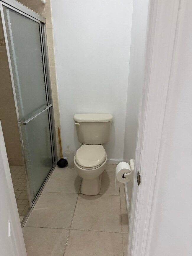 Building Photo - 137 SW Meade Cir