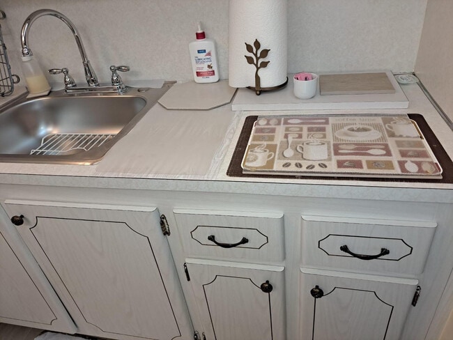 Building Photo - 336 Oakridge S