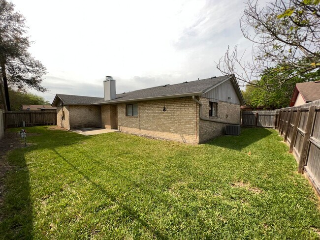 Building Photo - 4929 High Meadow Dr