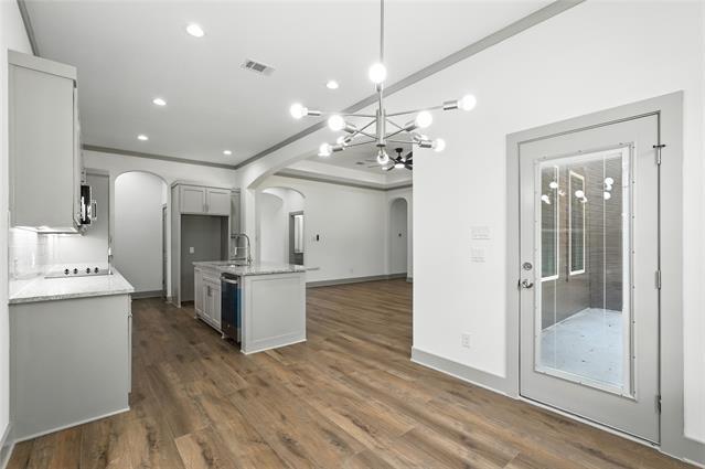 Building Photo - 716 Oak Creek Dr