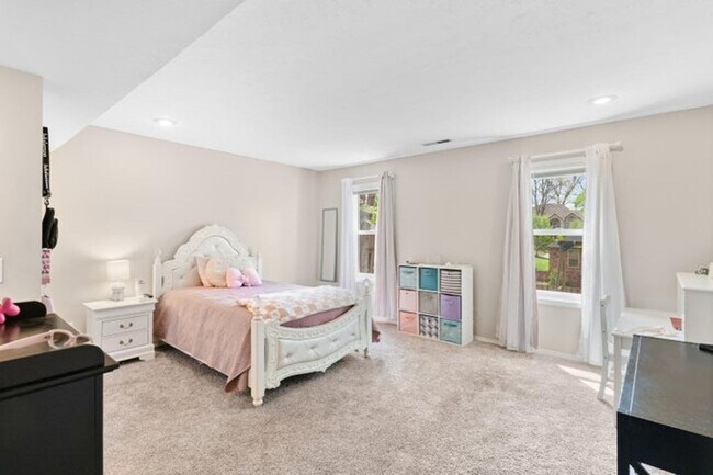 Building Photo - 840 E Gaslight Dr