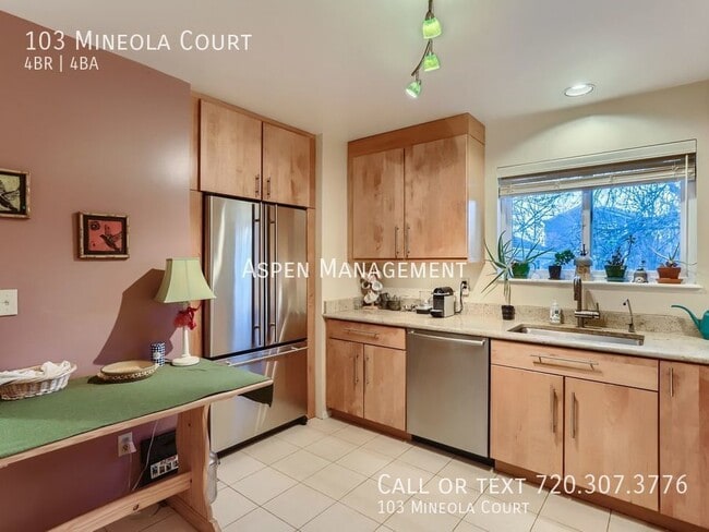 Building Photo - 103 Mineola Ct