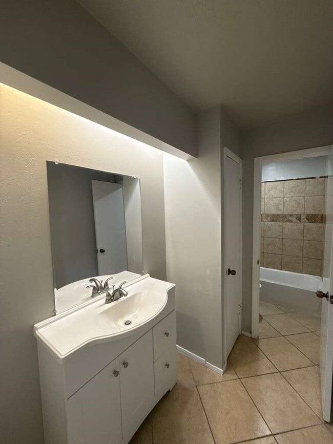 Building Photo - 22602 Fincastle Dr