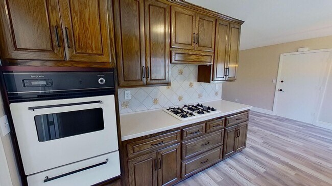 Building Photo - Coming Soon: Spacious 3Bd 2Ba College Park West Home