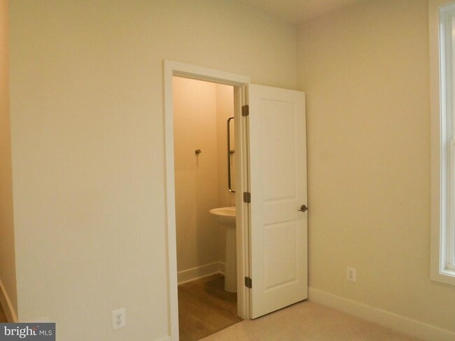 Building Photo - 120 Galaxy Pl