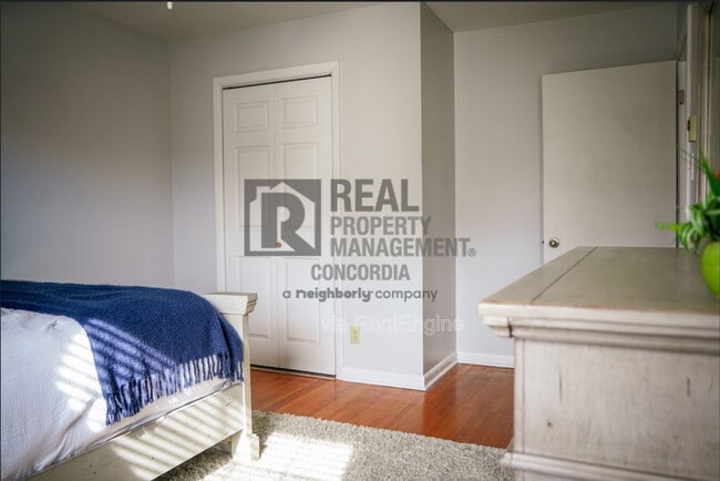 Building Photo - 550 Scenic Dr