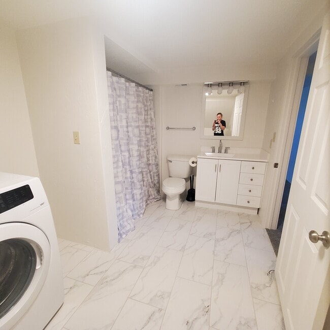 Bathroom/Laundry - 1242 S Main St