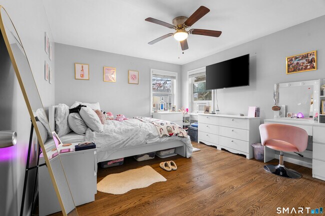 Building Photo - 5 Clover Hill Ave