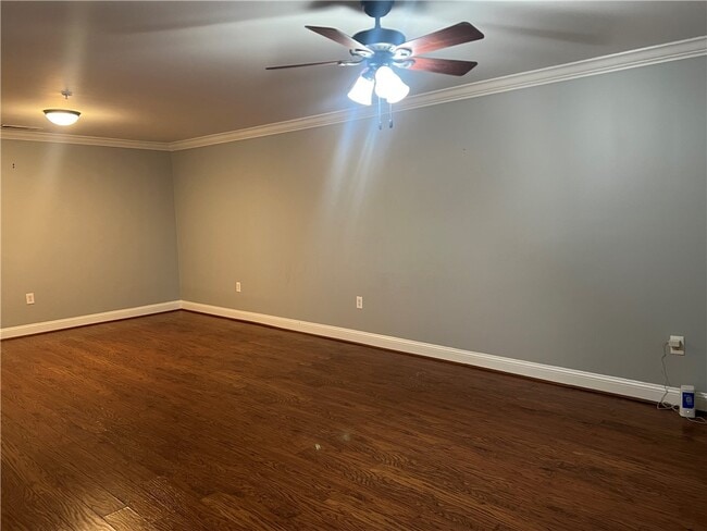 Building Photo - 833 Old Greenville Hwy