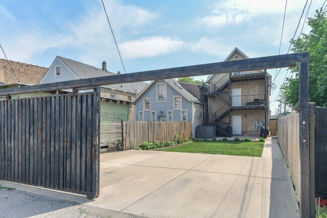 Building Photo - 2510 S Sacramento Ave