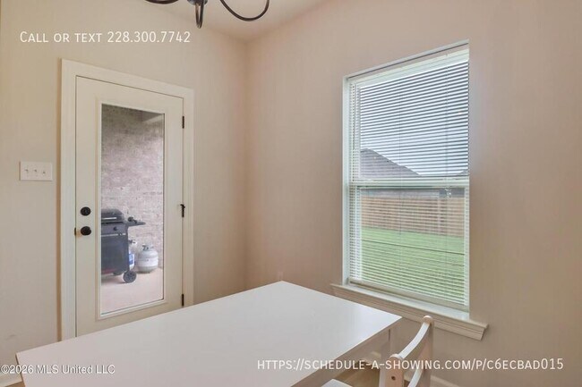 Building Photo - 11415 Oak Alley Dr