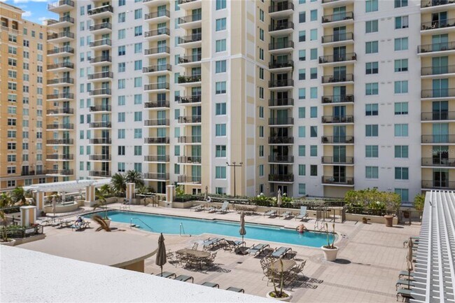 Building Photo - 800 N Tamiami Trl