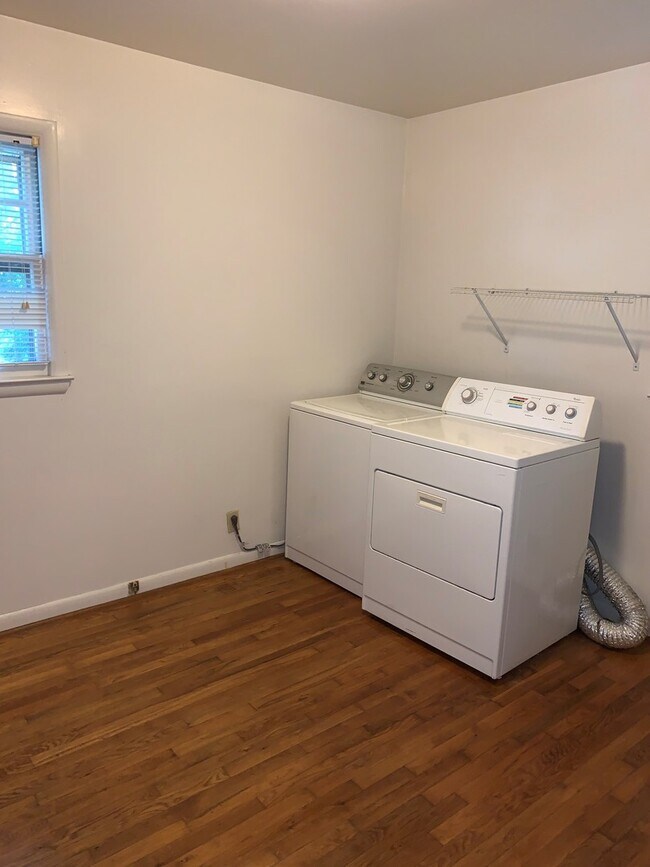 Building Photo - AVAILABLE MID-JUNE!