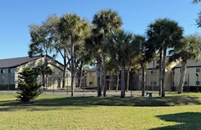 Building Photo - Charming 3-Bedroom, 2-Bathroom Condo in De...