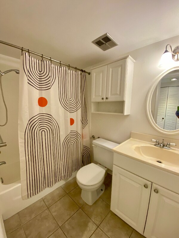 Building Photo - 710 N Village Dr