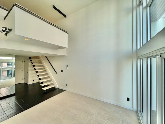 Building Photo - Beautiful Mid Century Modern Condo in Tali...