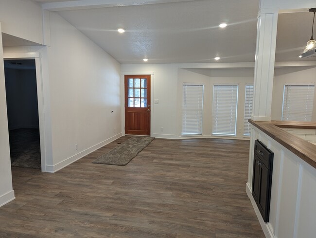 Building Photo - 16867 Whittier Dr