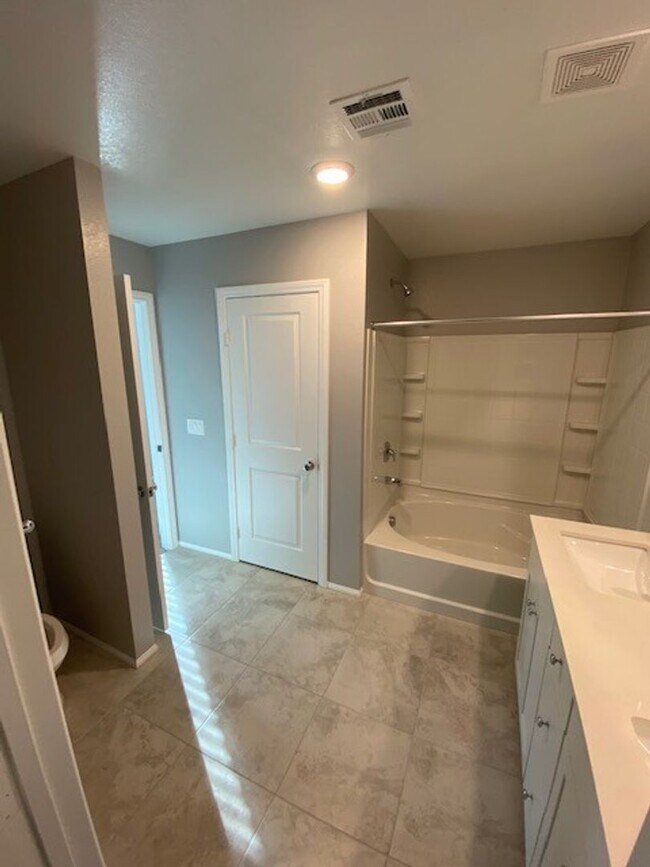 Building Photo - Modern North Las Vegas Townhome with Granite Countertops, Covered Patio & Open-Concept Living
