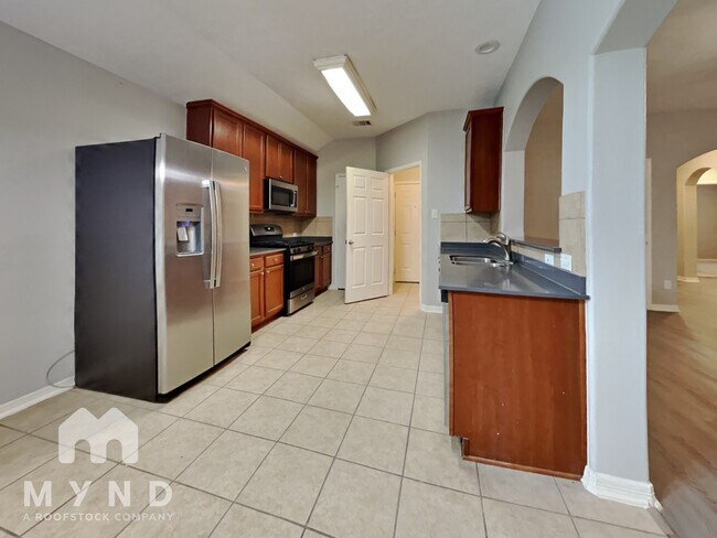 Building Photo - 7014 Crescent Moon Dr