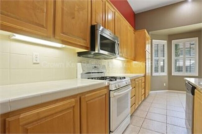 Building Photo - 1844 Oswego Ct