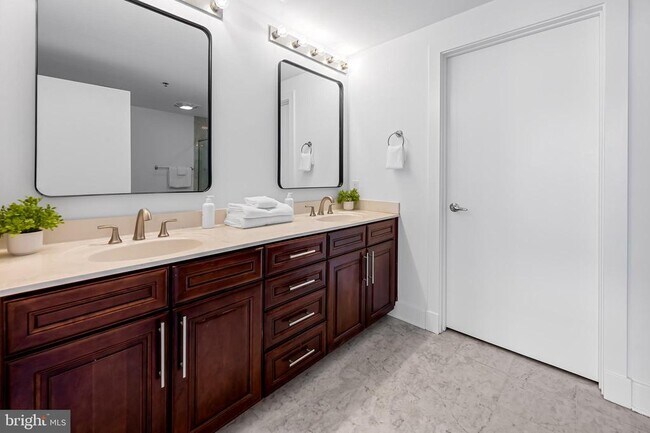 Building Photo - 2772 Lighthouse Point E