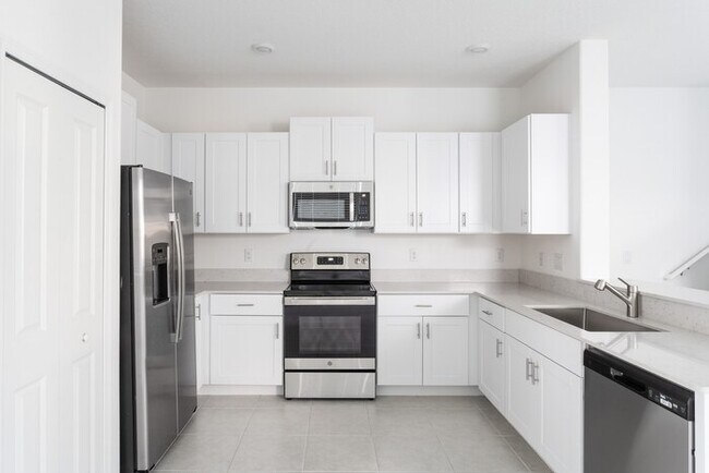 Building Photo - LEASING SPECIAL : 1 MONTH FREE!!!