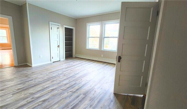Building Photo - 126 Welles St