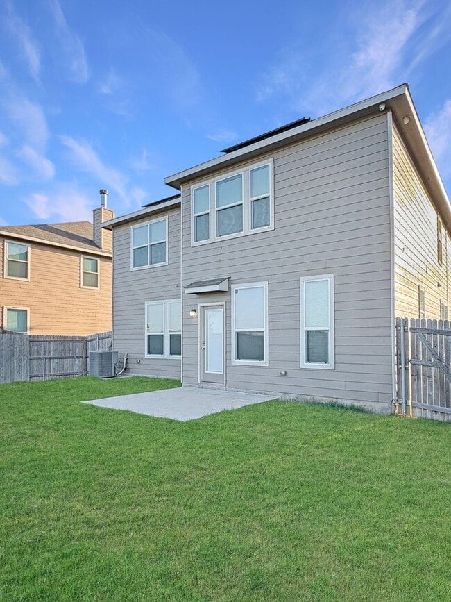 Building Photo - Contemporary Living in Seguin – Over 2,400 Sq Ft of Comfort