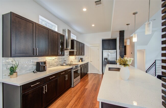 Building Photo - 4311 Marina St