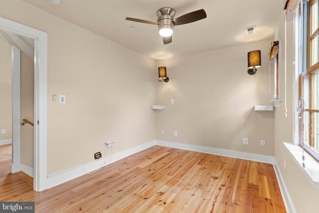 Building Photo - 220 Hollis Alley