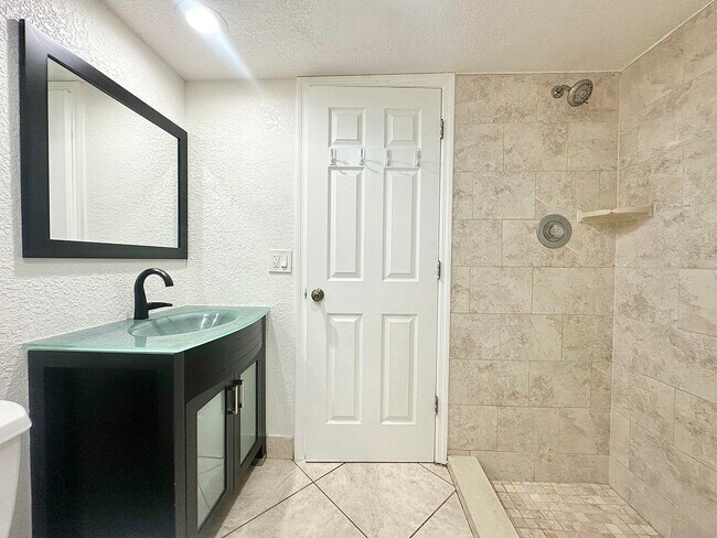 Building Photo - 208 Lake Arbor Dr