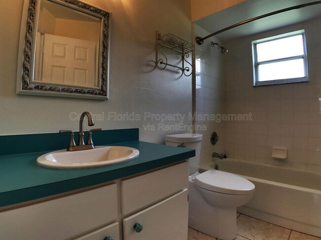 Building Photo - 903 Lejay St