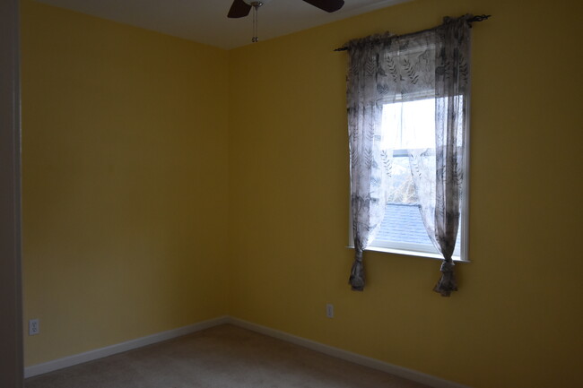 Building Photo - 10408 Merlin Way