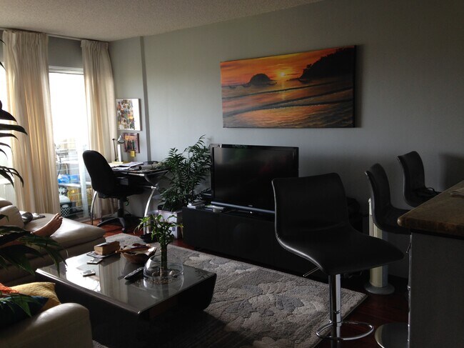Living room - 2421 Ala Wai Blvd