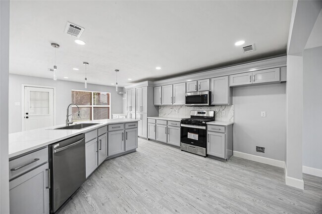 Building Photo - 21510 Broadstone Dr