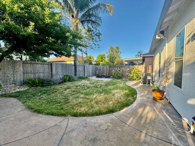 Building Photo - CLEAN AND SPACIOUS ONE STORY, 3 BED, 2 BATH, 2 CAR GARAGE IN WEST SACRAMENTO
