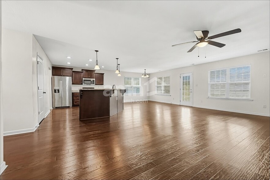 Building Photo - 3230 Magnolia Bloom Dr
