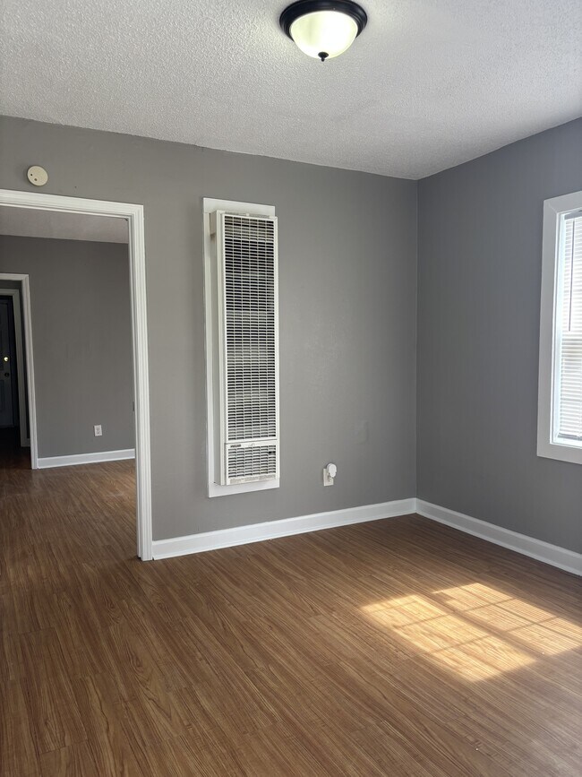 Building Photo - 462 Glankler St