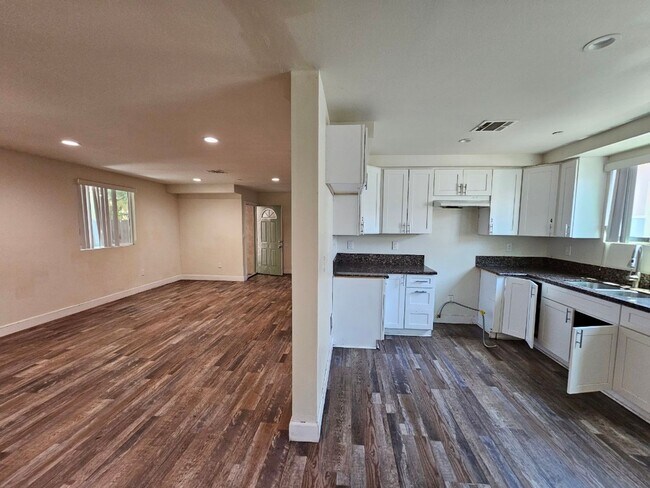 Building Photo - 23(1456,1458)