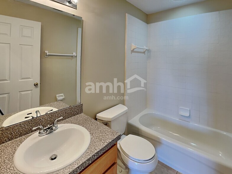 Building Photo - 1725 Dartmoor Ln