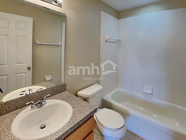 Building Photo - 1725 Dartmoor Ln