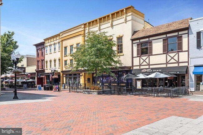 Building Photo - 402 S Loudoun St