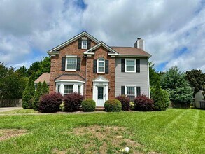 Building Photo - 8425 Hirsch Dr