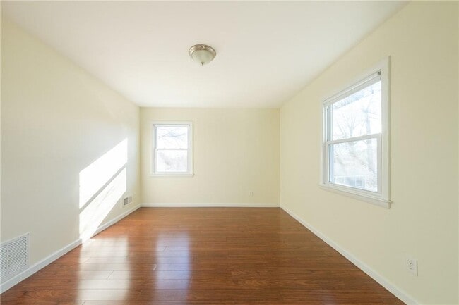 Building Photo - 1320 Mamaroneck Ave
