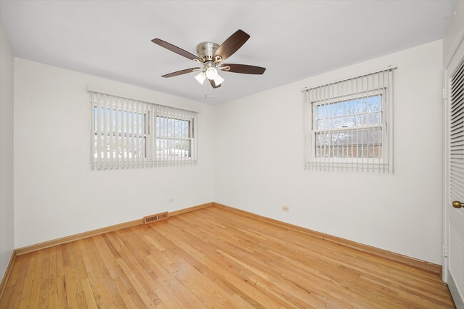 Building Photo - 400 Locust Rd