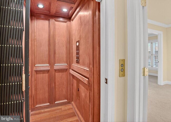 Building Photo - 12013 Montrose Park Pl